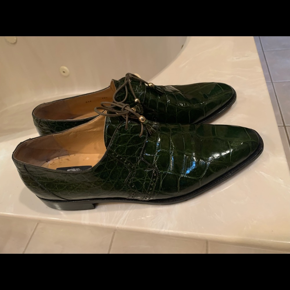 Dark green mauri alligator lace up shoes